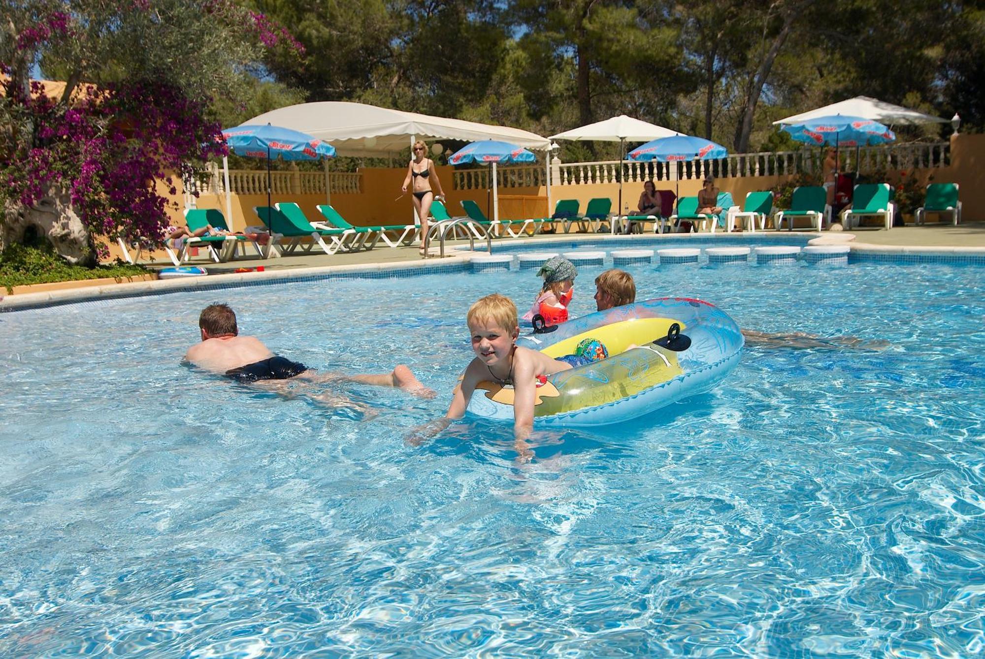 פלאיה מיג'ורן Ses Eufabietes Apartments & Restaurant מראה חיצוני תמונה
