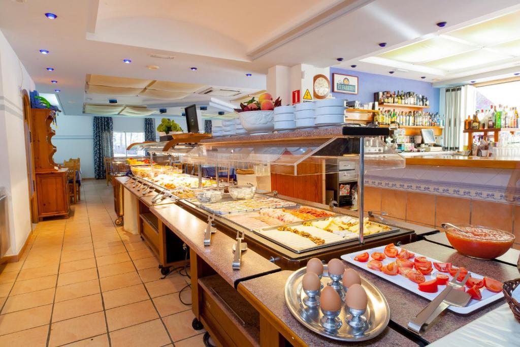פלאיה מיג'ורן Ses Eufabietes Apartments & Restaurant מראה חיצוני תמונה