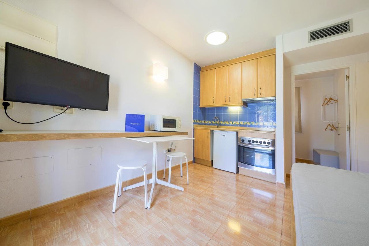 פלאיה מיג'ורן Ses Eufabietes Apartments & Restaurant מראה חיצוני תמונה