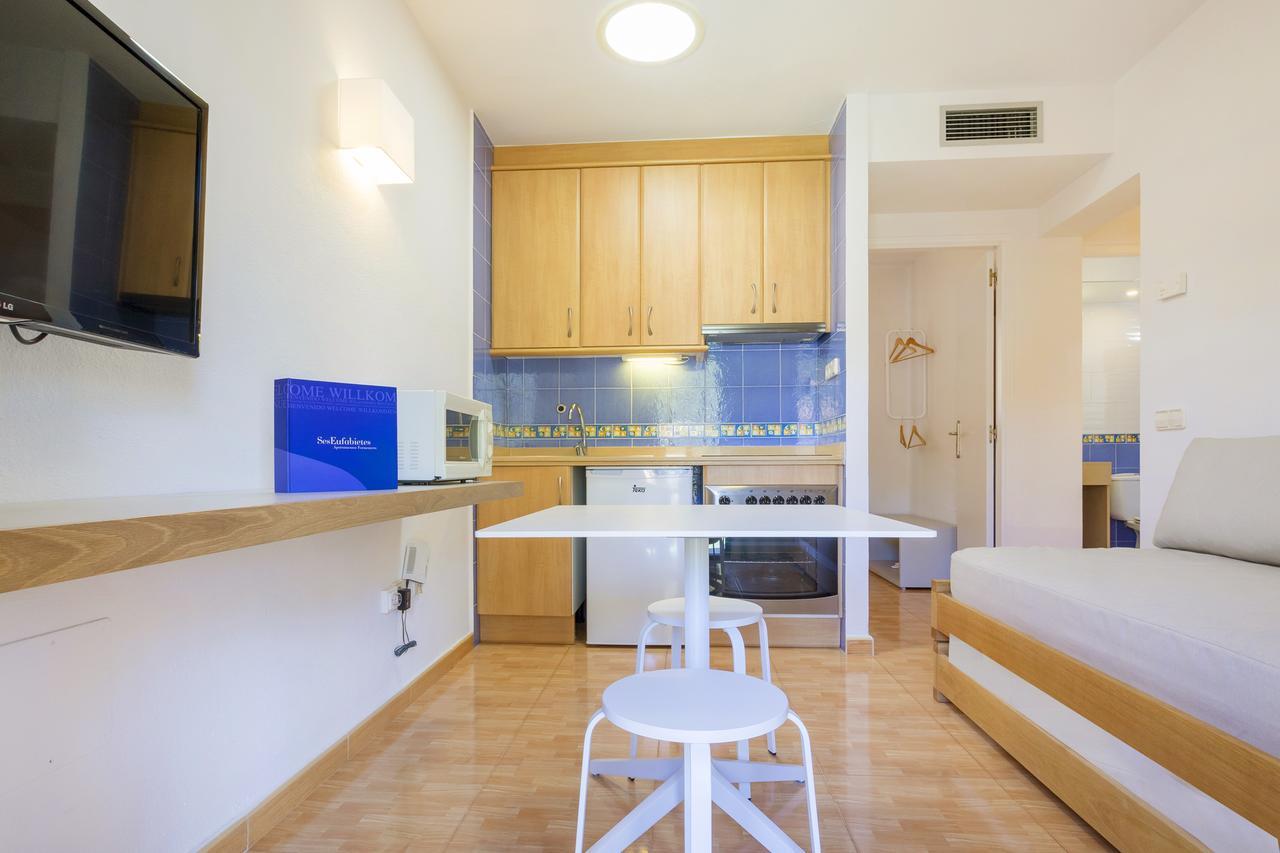 פלאיה מיג'ורן Ses Eufabietes Apartments & Restaurant מראה חיצוני תמונה
